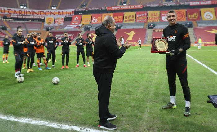 Galatasaray - Erzurumspor | Fernando Musleranın plaketi Fatih Terimden