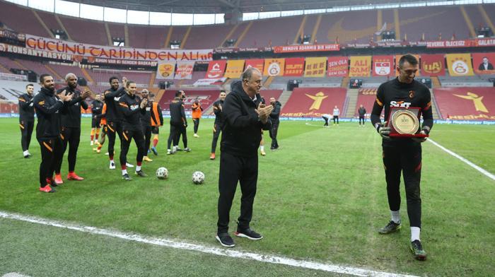 Galatasaray - Erzurumspor | Fernando Musleranın plaketi Fatih Terimden