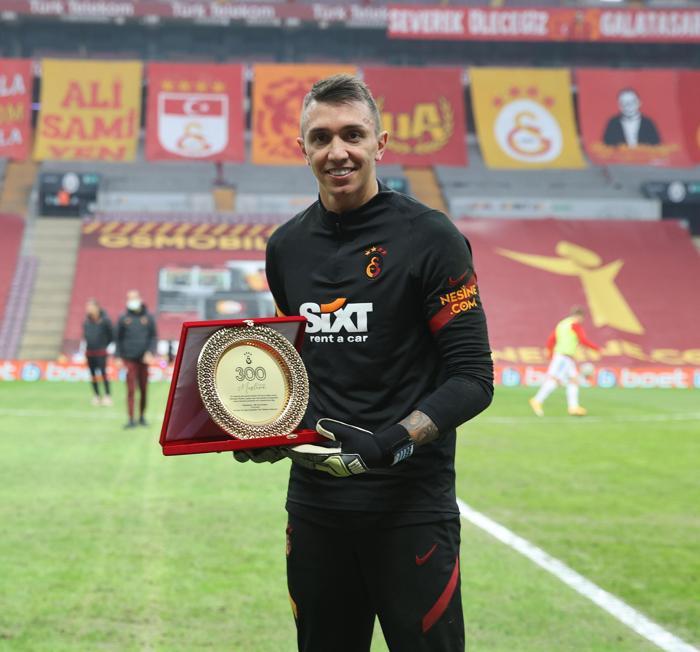 Galatasaray - Erzurumspor | Fernando Musleranın plaketi Fatih Terimden