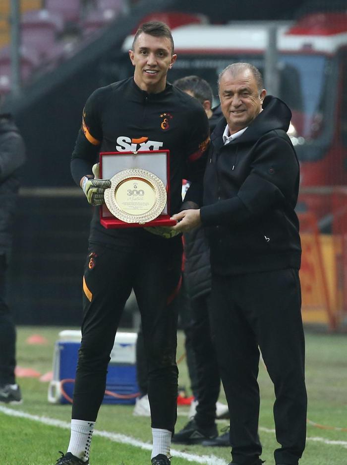 Galatasaray - Erzurumspor | Fernando Musleranın plaketi Fatih Terimden