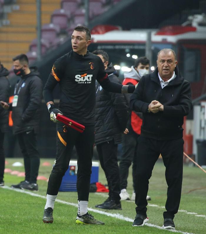 Galatasaray - Erzurumspor | Fernando Musleranın plaketi Fatih Terimden