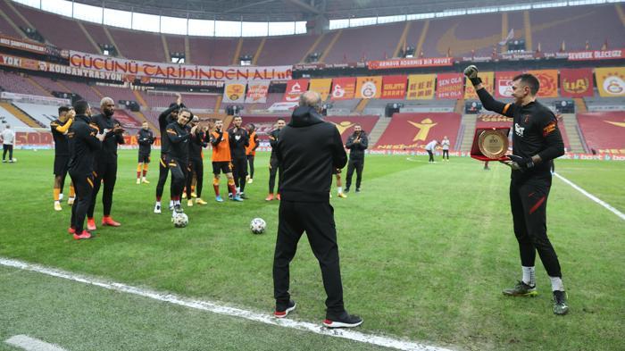 Galatasaray - Erzurumspor | Fernando Musleranın plaketi Fatih Terimden