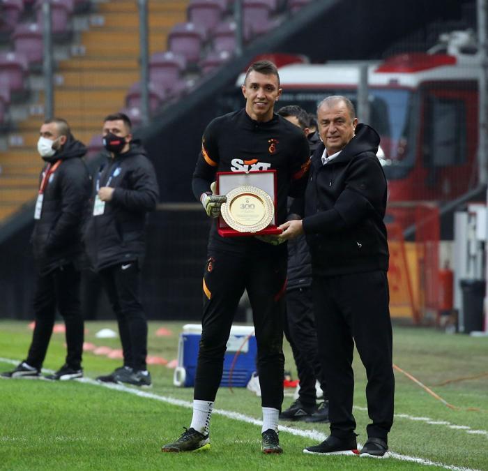 Galatasaray - Erzurumspor | Fernando Musleranın plaketi Fatih Terimden