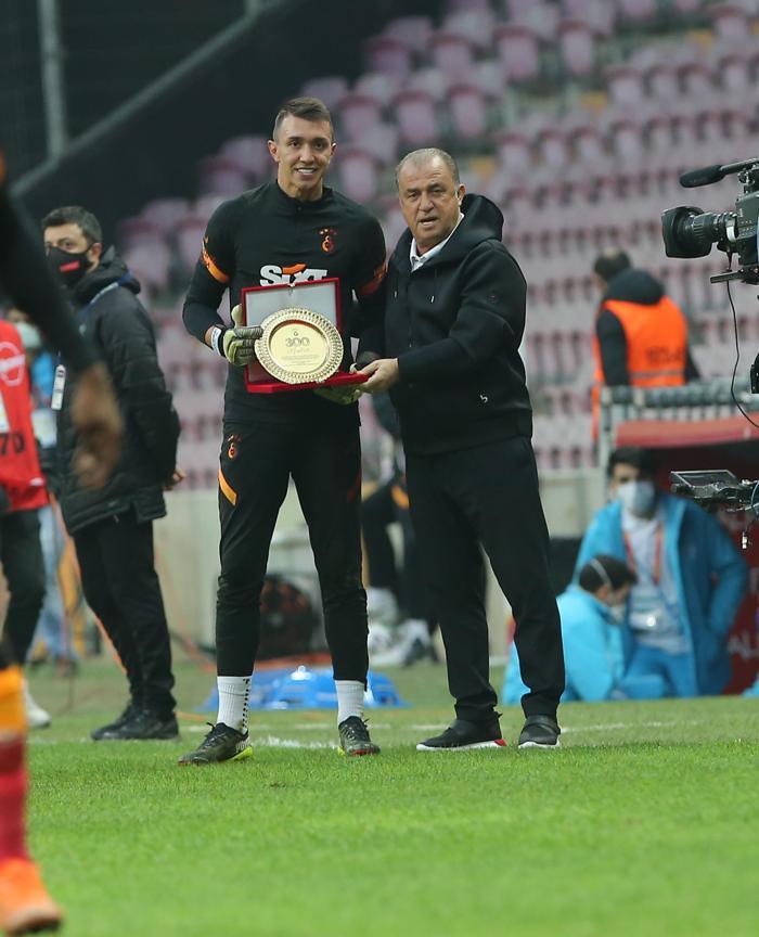 Galatasaray - Erzurumspor | Fernando Musleranın plaketi Fatih Terimden