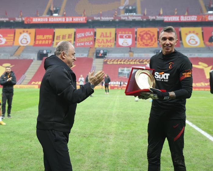 Galatasaray - Erzurumspor | Fernando Musleranın plaketi Fatih Terimden