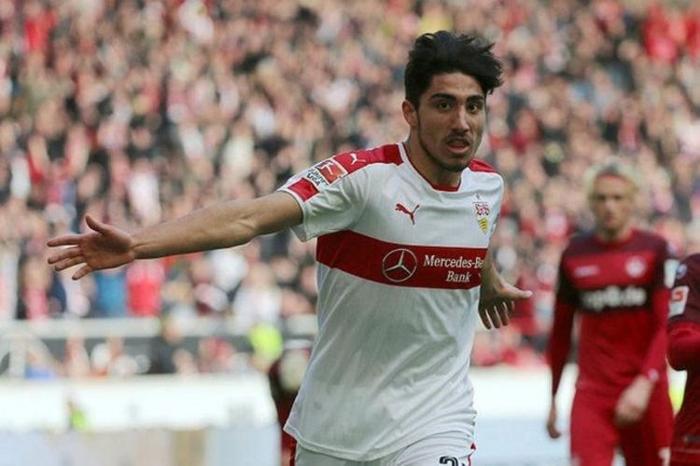 Kulüpler para basıyor İşte forma sponsorları ve gelirleri