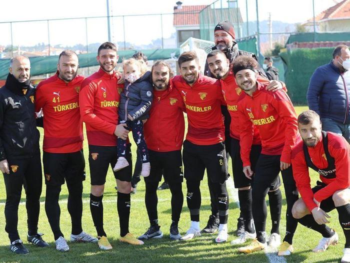İzmir depreminin sembolü Ayda Gezgin, Göztepe antrenmanında