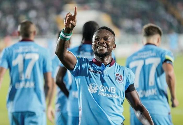 Kulüpler para basıyor İşte forma sponsorları ve gelirleri