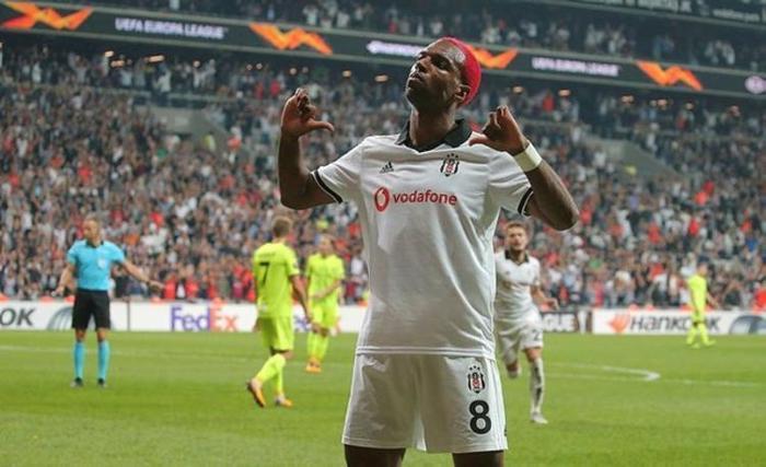 Kulüpler para basıyor İşte forma sponsorları ve gelirleri