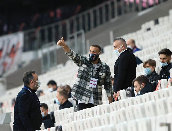 Beşiktaş - Konyaspor maçına futbolcular mor gözlüklerle çıktılar