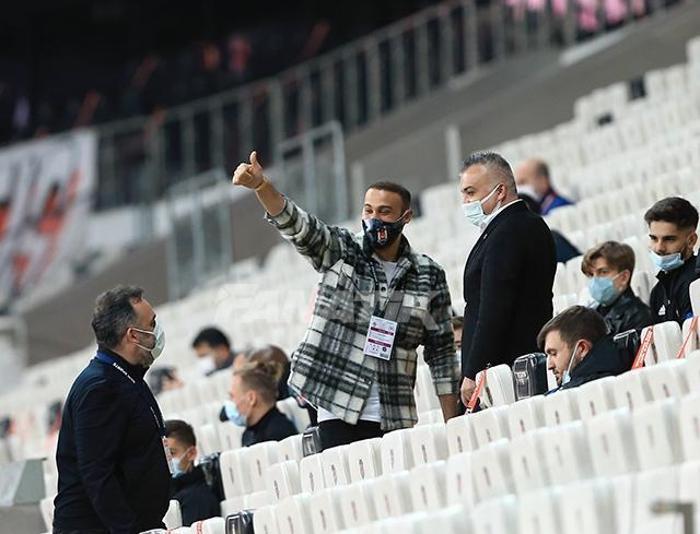 Beşiktaş - Konyaspor maçına futbolcular mor gözlüklerle çıktılar