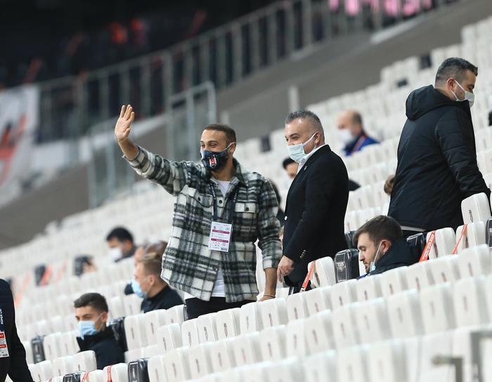 Beşiktaş - Konyaspor maçına futbolcular mor gözlüklerle çıktılar