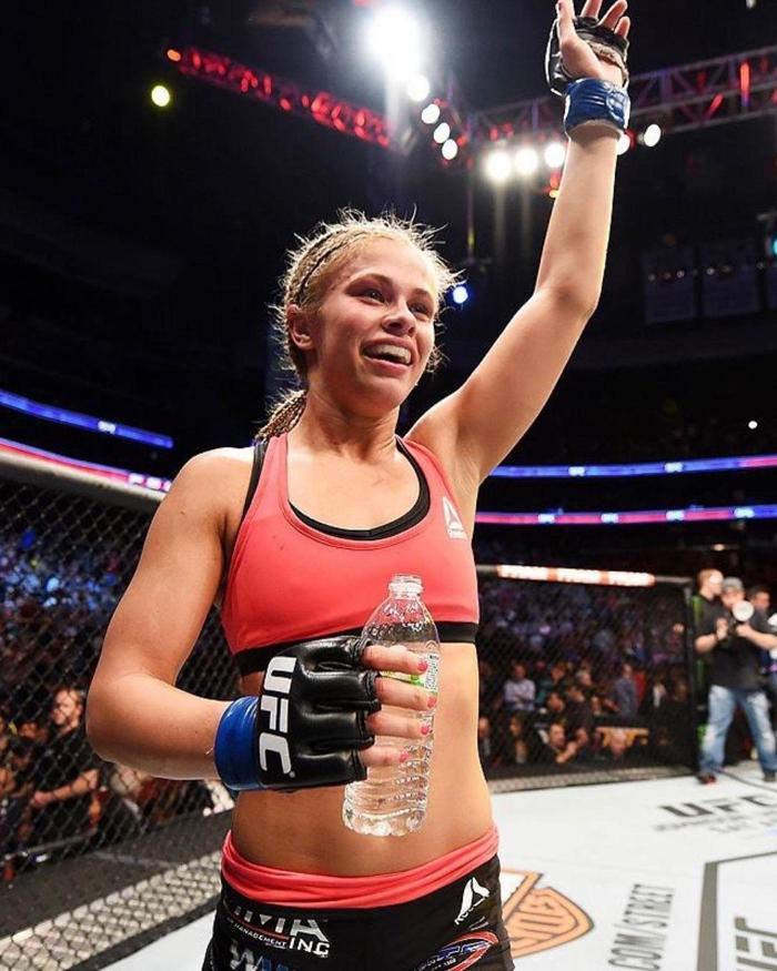 Paige VanZant, müstehcen fotoğraflarını satışa çıkardı
