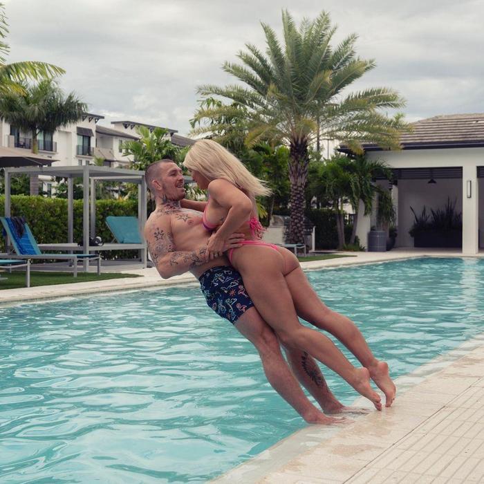 Paige VanZant, müstehcen fotoğraflarını satışa çıkardı