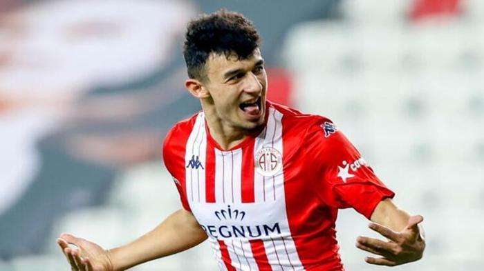 Fenerbahçe ve Galatasaray devreye girdi, genç yıldızın tranferi için...