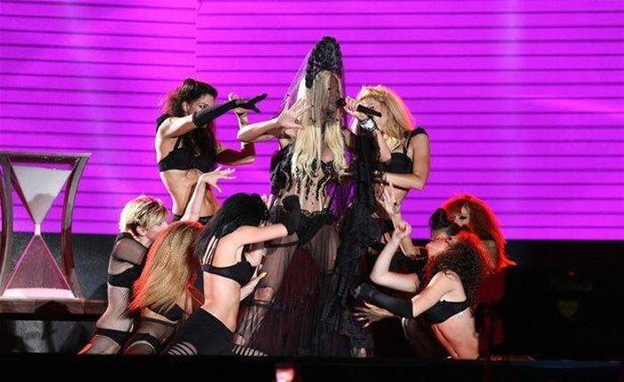 Jelena Karleusa: Sadece yenge değil ayrıca bir pop starım