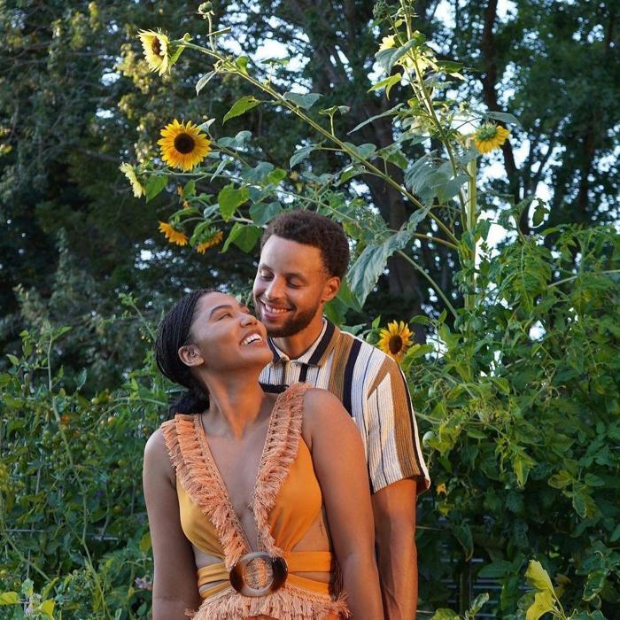 Çırılçıplak poz veren Ayesha Curry gelen yoruma sitem etti