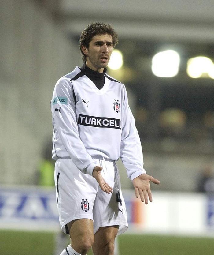 3 büyüklerde forma giyen futbolcular