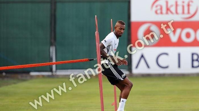 Beşiktaşın yeni transferi Talisca ilk idmanına çıktı