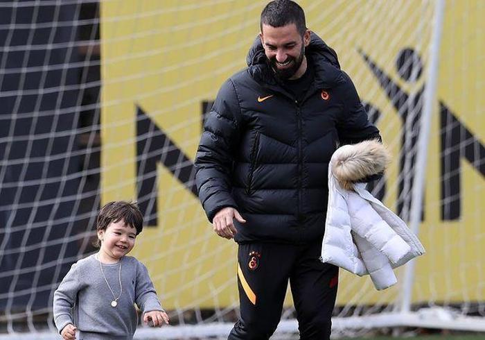 Arda Turanın oğlu Hamza Floryada