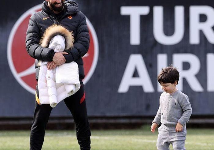 Arda Turanın oğlu Hamza Floryada
