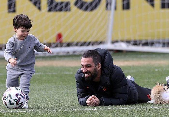 Arda Turanın oğlu Hamza Floryada
