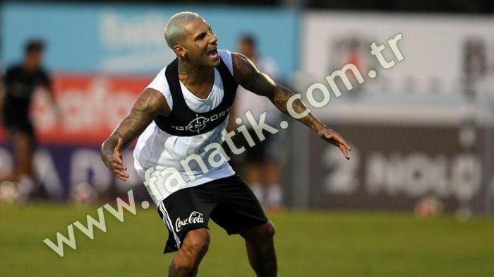 Beşiktaşın yeni transferi Talisca ilk idmanına çıktı