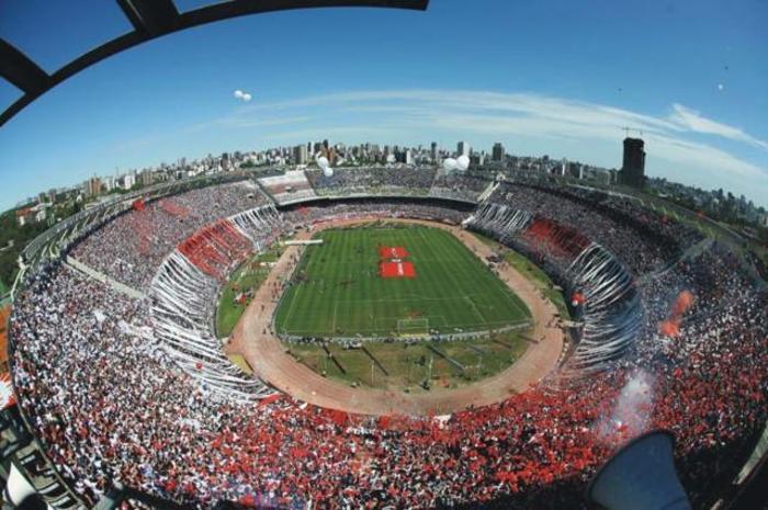 17) El Monumental