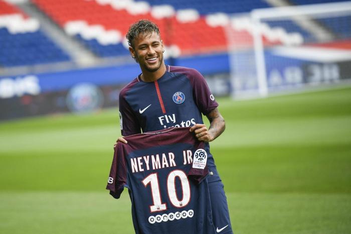 Barcelonanın Neymar transferi için ödemesi gereken bonservisi duyurdular