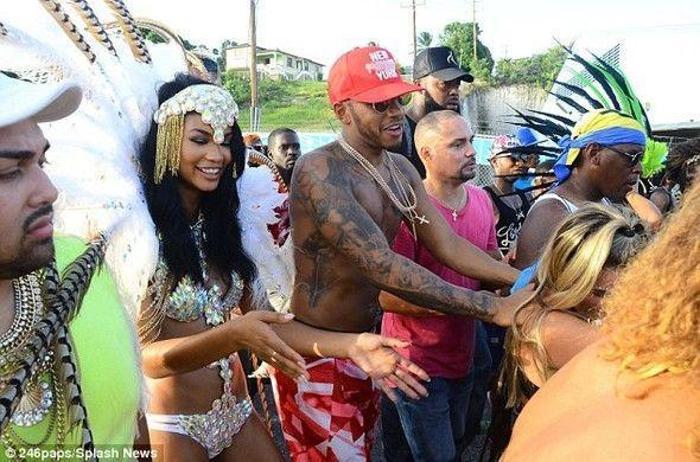 Lewis Hamilton kendinden geçti