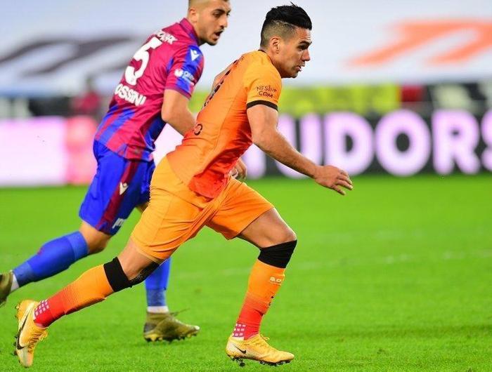 Galatasarayın gizli transfer planı 12 isim gidiyor ve tam 15 milyon euro...