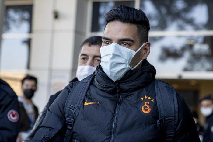 Galatasarayın gizli transfer planı 12 isim gidiyor ve tam 15 milyon euro...