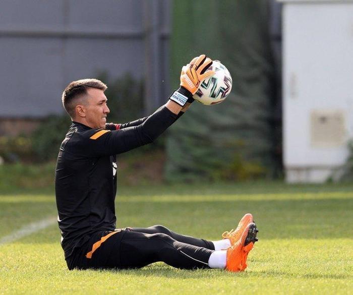 Galatasarayın gizli transfer planı 12 isim gidiyor ve tam 15 milyon euro...