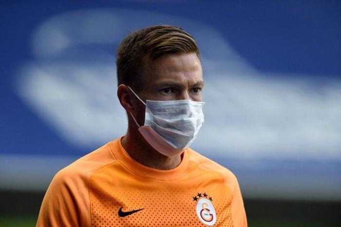 Galatasarayın gizli transfer planı 12 isim gidiyor ve tam 15 milyon euro...
