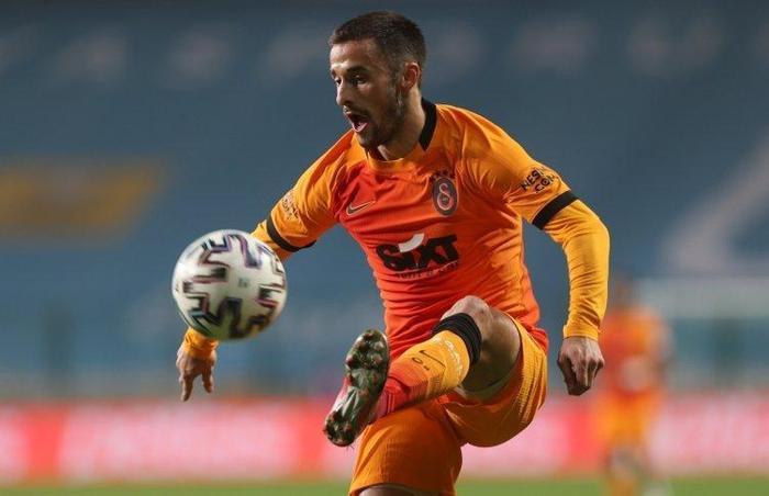 Galatasarayın gizli transfer planı 12 isim gidiyor ve tam 15 milyon euro...