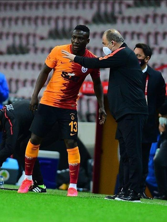 Galatasarayın gizli transfer planı 12 isim gidiyor ve tam 15 milyon euro...