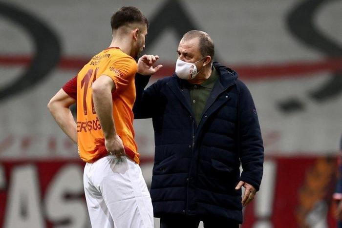 Galatasarayın gizli transfer planı 12 isim gidiyor ve tam 15 milyon euro...