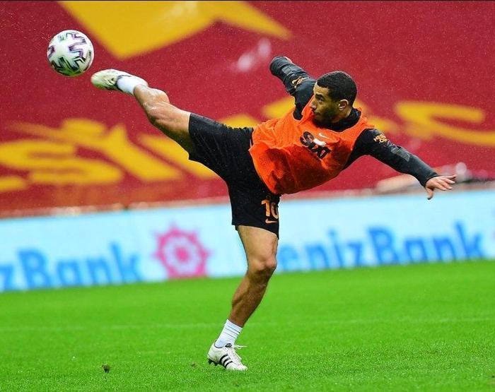 Galatasarayın gizli transfer planı 12 isim gidiyor ve tam 15 milyon euro...