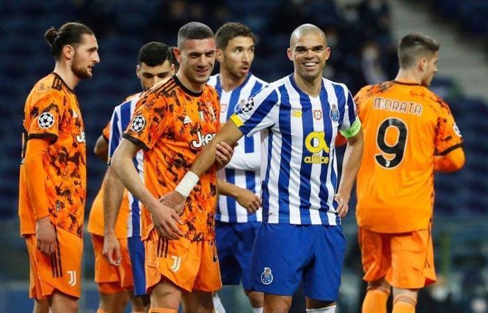 Beşiktaşın eski yıldızı Pepe, Merih Demirala yumruk atmaya çalıştı