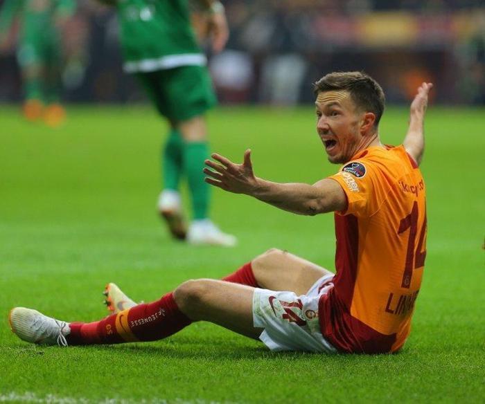 Galatasarayın gizli transfer planı 12 isim gidiyor ve tam 15 milyon euro...
