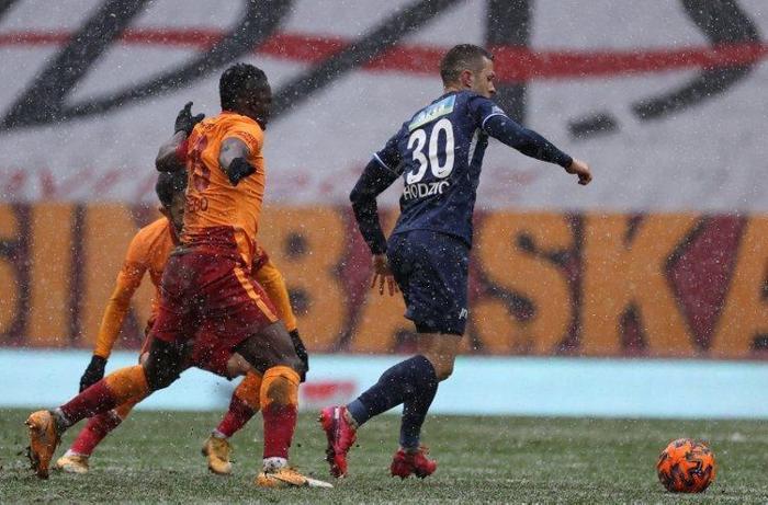 Galatasarayın gizli transfer planı 12 isim gidiyor ve tam 15 milyon euro...