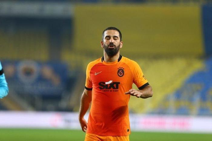 Galatasarayın gizli transfer planı 12 isim gidiyor ve tam 15 milyon euro...