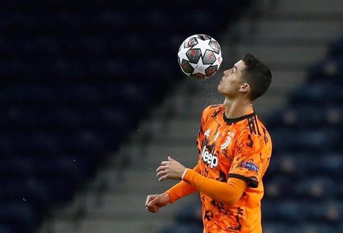 Beşiktaşın eski yıldızı Pepe, Merih Demirala yumruk atmaya çalıştı