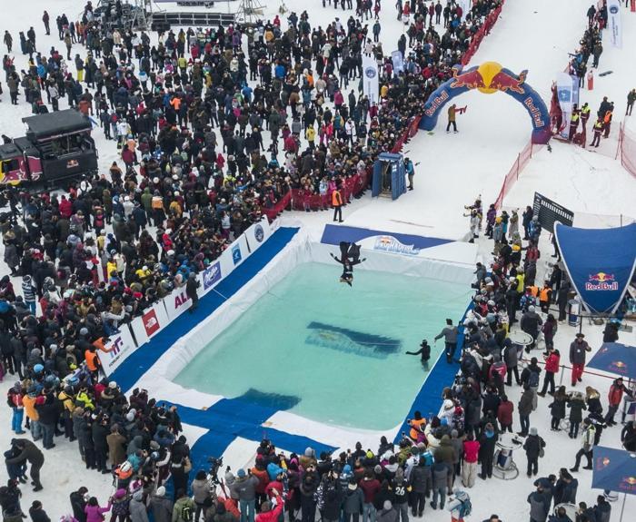 Red Bull kar havuzu film oluyor