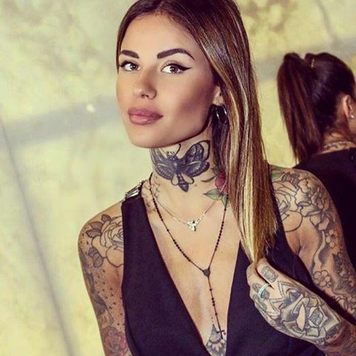 Sergio Agüeronun yanındaki dövmeli güzel Zoe Cristofoli