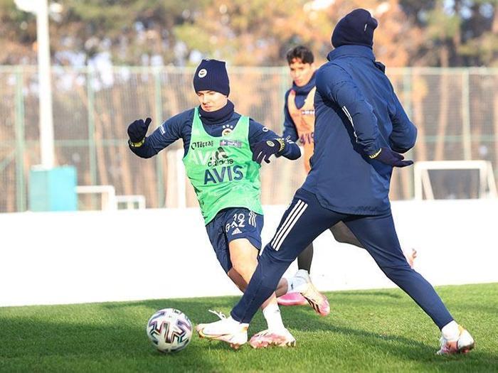 Fenerbahçede Pelkas takımla çalıştı, Gustavo ve İrfan Can özel program ile idman yaptı