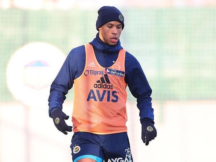 Fenerbahçede Pelkas takımla çalıştı, Gustavo ve İrfan Can özel program ile idman yaptı