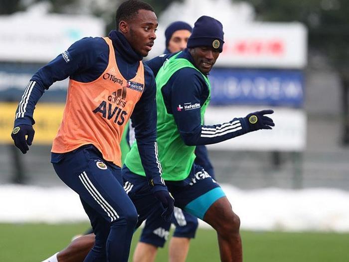Fenerbahçede Pelkas takımla çalıştı, Gustavo ve İrfan Can özel program ile idman yaptı