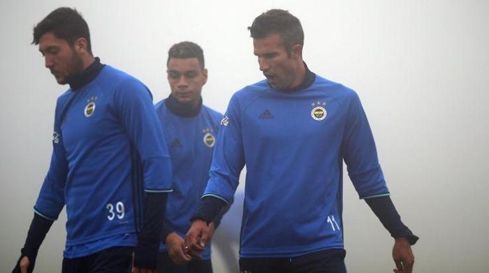 Fenerbahçede Robin van Persie bilmecesi