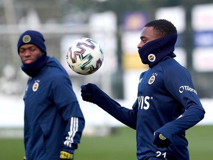 Fenerbahçede Pelkas takımla çalıştı, Gustavo ve İrfan Can özel program ile idman yaptı